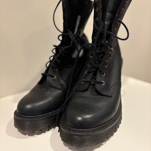 Dr. Martens Womens Kendra Black Leather Round Toe Ankle Combat Boots Size 8 Docs - Picture 7 of 10